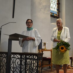 Susanne Linhardt dankt Grete und Siegfried Fassolter 