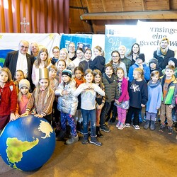 Gruppenfoto mit Bischof