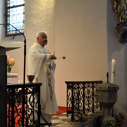 Kanonikus Friedrich Trstenjak bei der Kräutersegnung