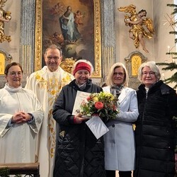 Susanne Linhardt, Vikar Gerhard Hatzmann, Margret Hofmann, Hermi Neubauer, Gerti Reiterer