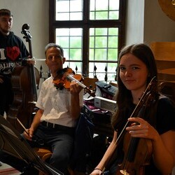 Vitaly (ukrainischer Musikstudent), Manfred Gogg, Lisa Müllerferli