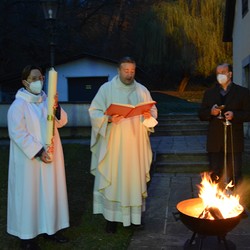 Auferstehungsfeier mit Pfarrer Claudiu Budãu