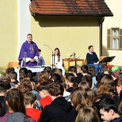 Pfarrer Claudiu Budău zelebrierte