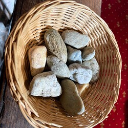 Aus dem heutigen Evangelium: „Wer von euch ohne Sünde ist, werfe als Erster einen Stein auf sie“
