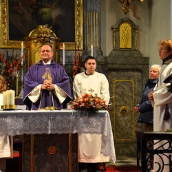 Vikar Gerhard Hatzmann und sein heutiges  liturgisches Team.