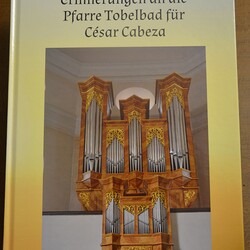 Ein Fotobuch für César Cabeza als Abschiedsgeschenk.