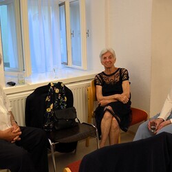 zwei Schulkolleginnen