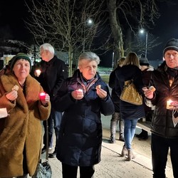 Kerzen, Tee und Krapfen im Freien