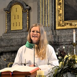 Wort-Gottes-Feier-Leiterin Anja Asel