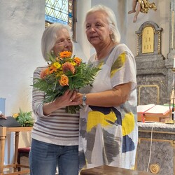 Im Namen des Pastoralen Pfarrteams gratuliert Margret Hofmann  Silvia Bracic zum Geburtstag und dankt für alle Dienste in der Kirche.