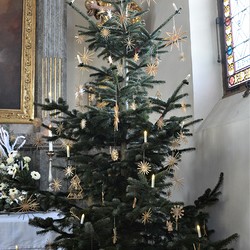 Christbaum in der Kirche Tobelbad