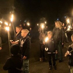 Weggehen von der Kirche Tobelbad