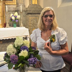 Zuständig für den Blumenschmuck in unserer Kirche.