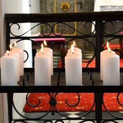 Für alle in diesem Jahr Verstorbenen wurde eine Kerze angezündet.