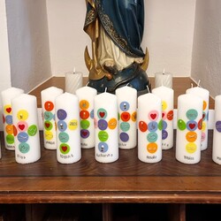 Die Kerzen wurden von den Kindern selbst gestaltet.