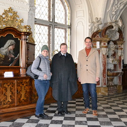 vor der Lesenden Maria