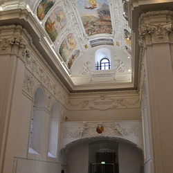 Blick ins Langhaus mit Deckenfresken der Katharinenkirche