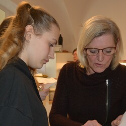 Firmkandidatin bei der Einschulung durch Hermi Neubauer