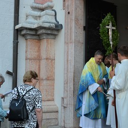 Empfang durch Pfarrer Claudiu Budău