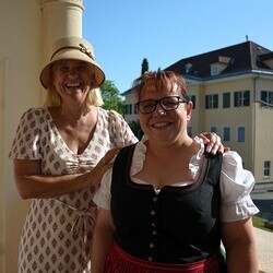 Vizebürgermeisterin Sabine Resch, Jungscharleiterin Gerlinde Krenn