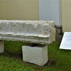 Stein mit Beschreibung