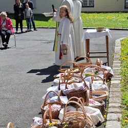 Osterspeisensegnung Kirchplatz