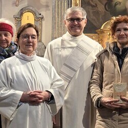 Geburtstagsgratulation Mesnerin Heidi Reinprecht