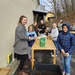 Basteln für Ostern 2024, Antonia Jäger in Aktion