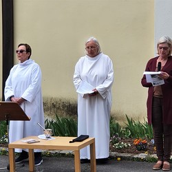 Susanne Linhardt, Margret Hofmann und Hermi Neubauer bei der Segnung