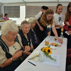 Losverkauf mit Tanja Fassolter und Team