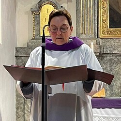 Wort-Gottes-Feier-Leiterin Susanne Linhardt