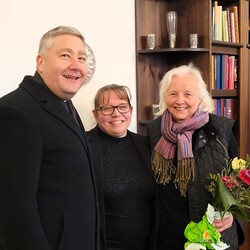 Ein großer Dank ergeht an Gerlinde Krenn, Leiterin der Katholischen Jungschar Tobelbad (im Bild Pfarrer Claudiu Budău, Gerlinde Krenn, Margret Hofmann) 