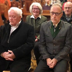 links vorne Karl Lederer, links hinten Gerti Reiterer - von der Pfarre Tobelbad für die Fußwaschung nominiert