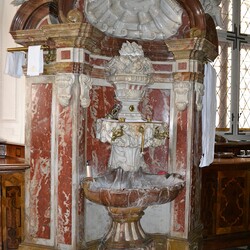 Marmorne Lavabo  (1742) in der Neuen Sakristei (1615)